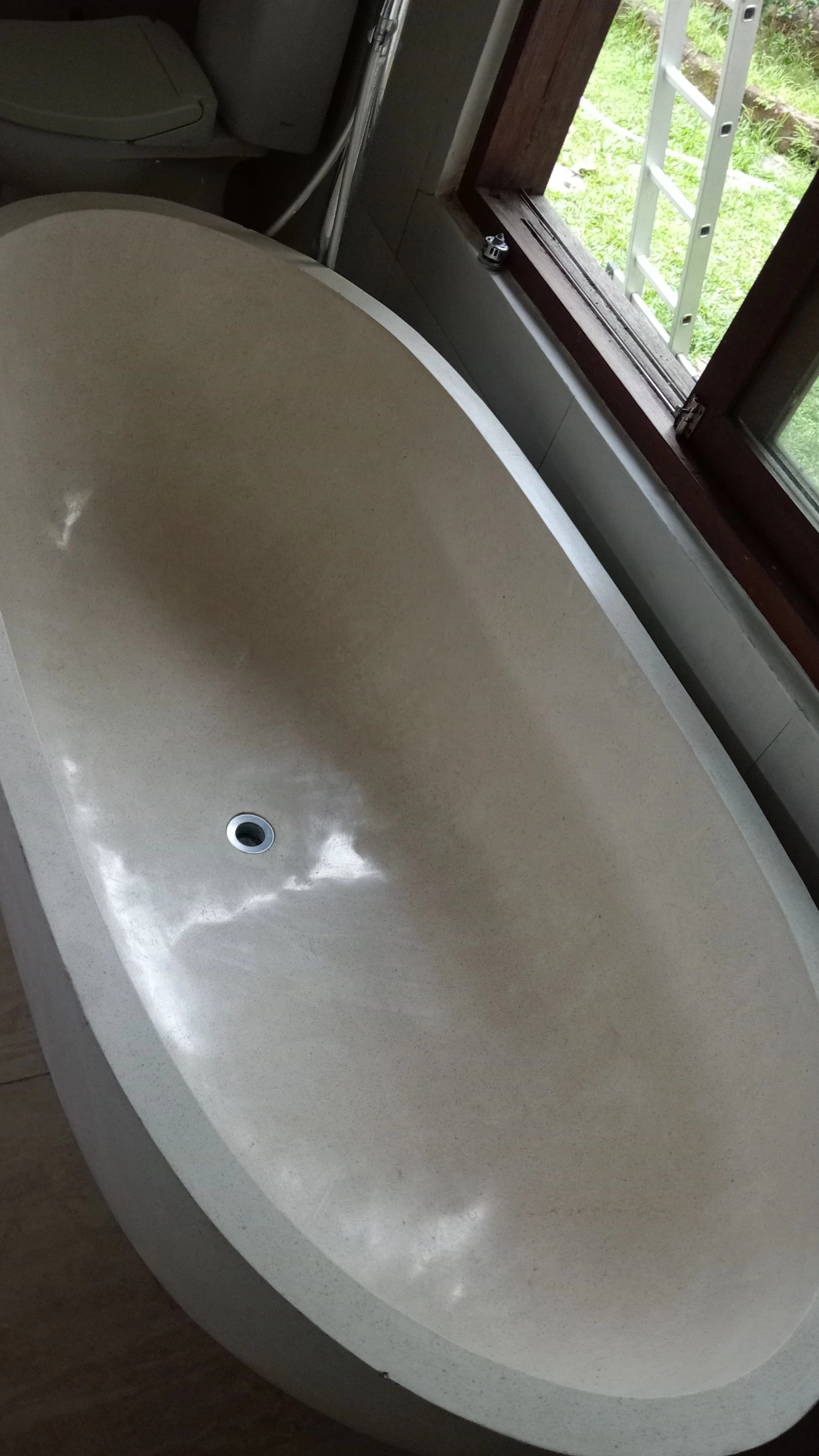 Cover: Cara Membersihkan Bathtub Menguning & Berkerak | Cuci Kamar Mandi Bali